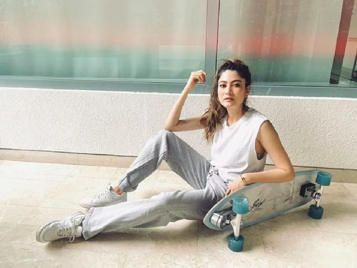 รวมท่าโพสต์ของเหล่าคนบันเทิง ที่ถ่ายรูปกับสเกตบอร์ดแบบเท่ๆ คูลๆ