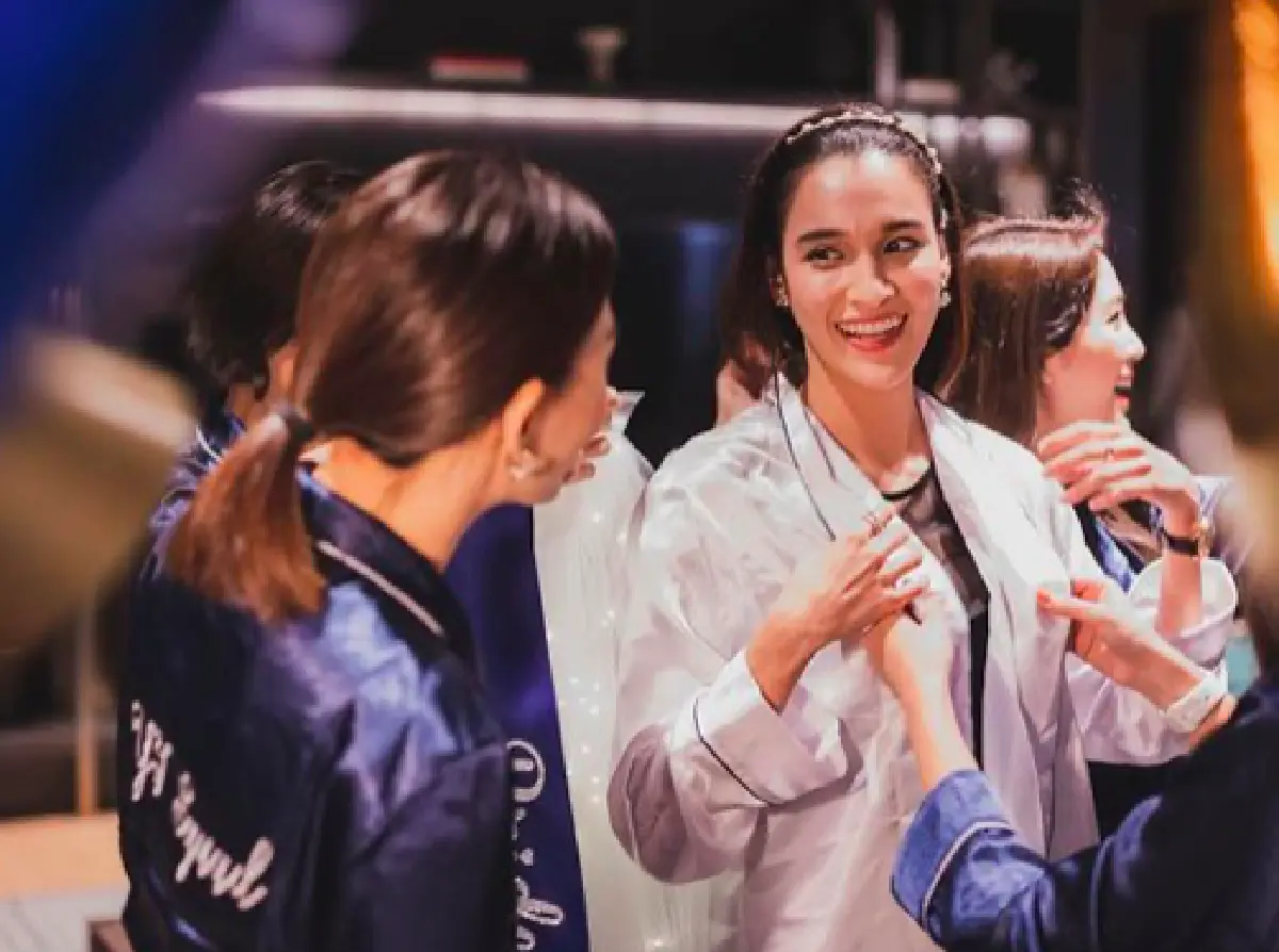 "หยาด" น้ำตาไหล เพื่อนๆ จัดเซอร์ไพรส์ ทำปาร์ตี้สละโสดให้อย่างอบอุ่น