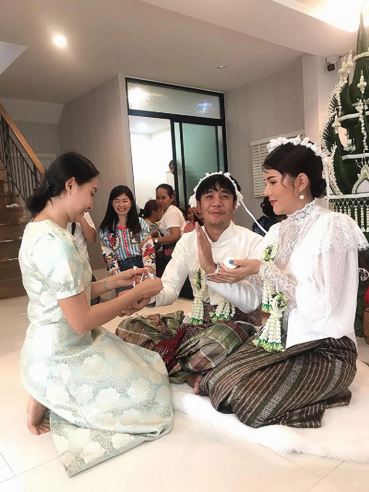 ก้อง ห้วยไร่ ควง เบล ขนิษฐา แต่งงานรอบ 3 พร้อมทำบุญขึ้นบ้านใหม่สุดหรู 