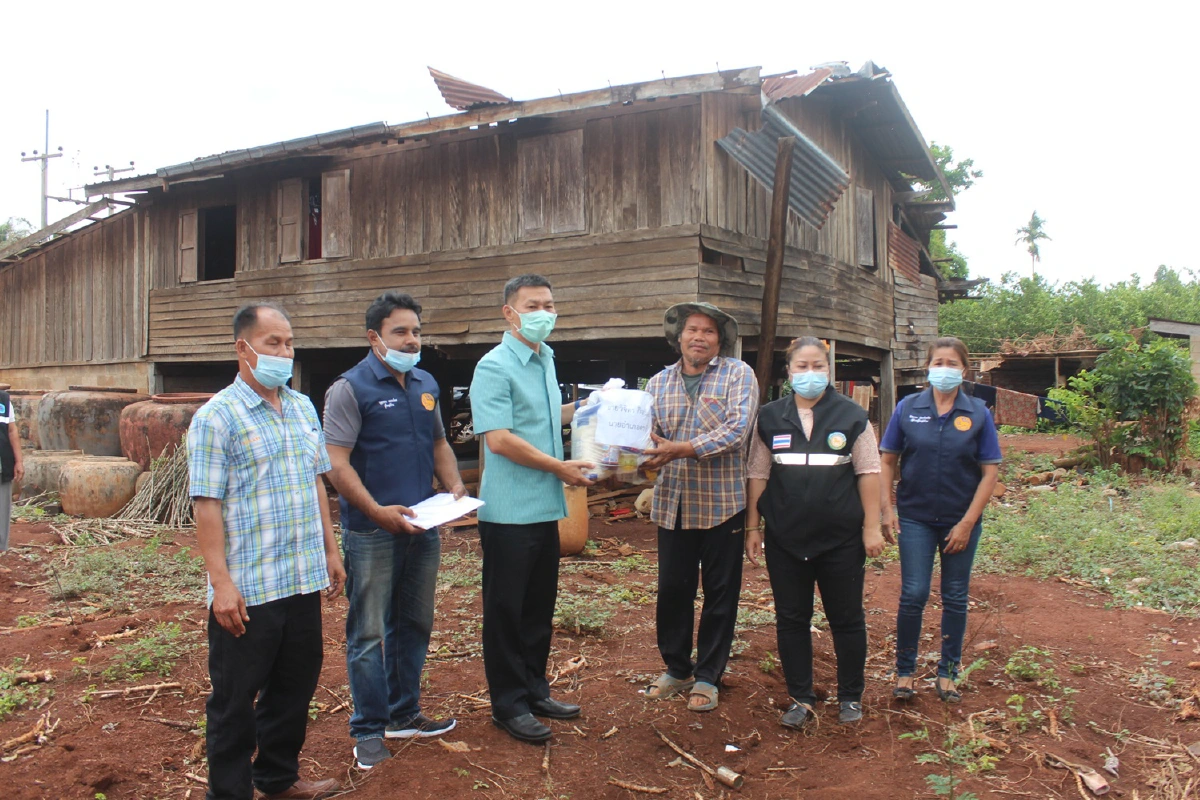 พายุฤดูร้อนถล่มครบุรีบ้านเรือนเสียหายกว่า40หลังคาเรือน