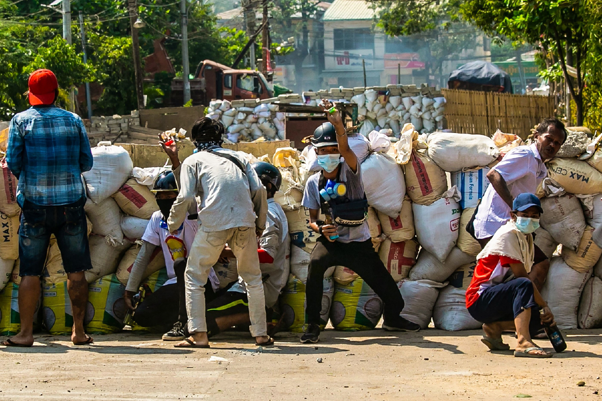 กองทัพเมียนมาที่ไม่มีใครคบ 