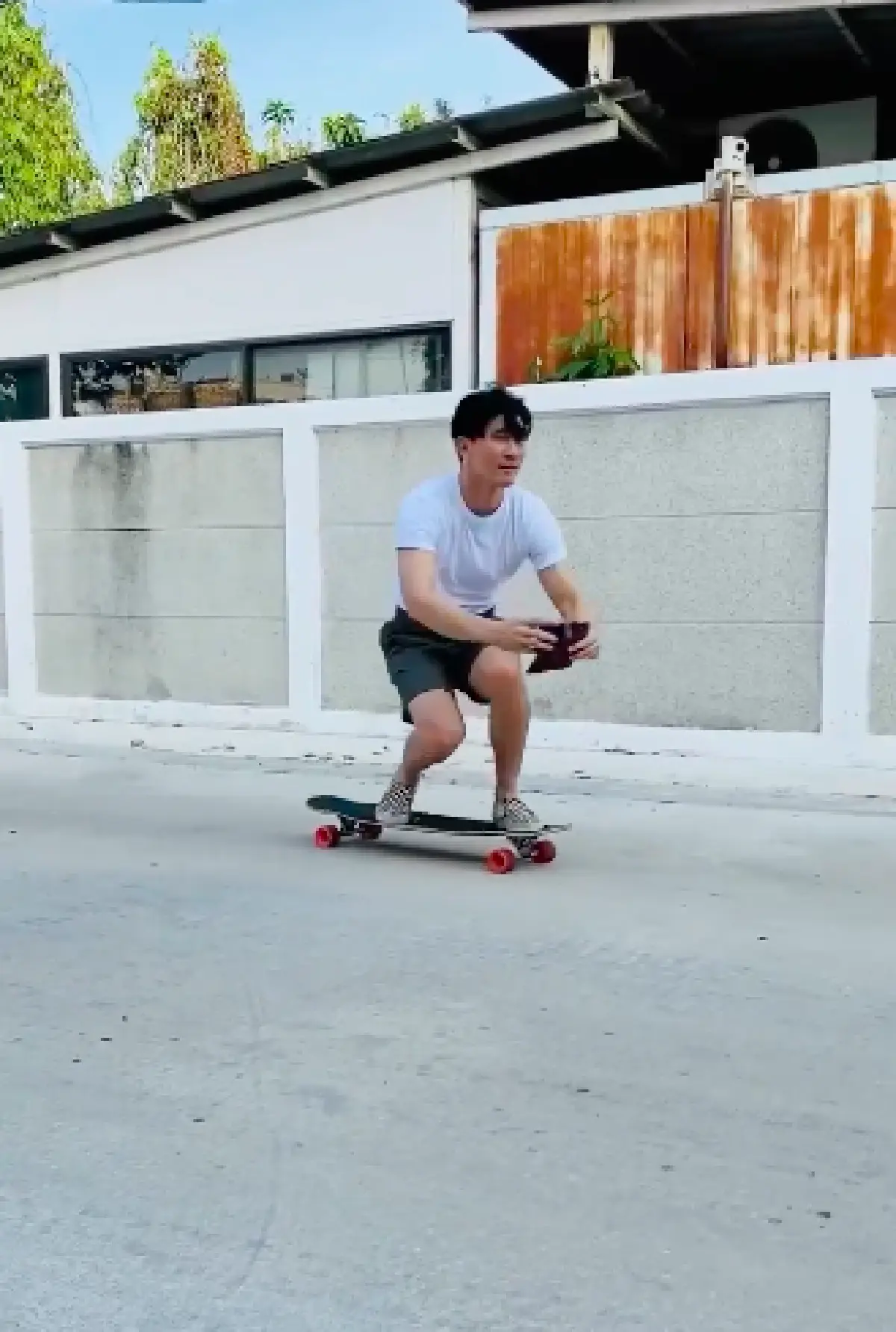 รวมท่าโพสต์ของเหล่าคนบันเทิง ที่ถ่ายรูปกับสเกตบอร์ดแบบเท่ๆ คูลๆ