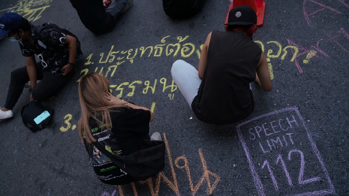 แกนนำสลับปราศรัย "ครูใหญ่"ปลุกมวลชนสู้ต่อแม้แกนนำต้องเข้าคุก