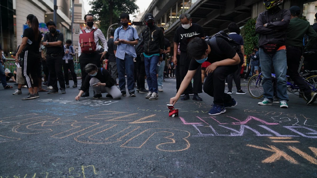 แกนนำสลับปราศรัย "ครูใหญ่"ปลุกมวลชนสู้ต่อแม้แกนนำต้องเข้าคุก