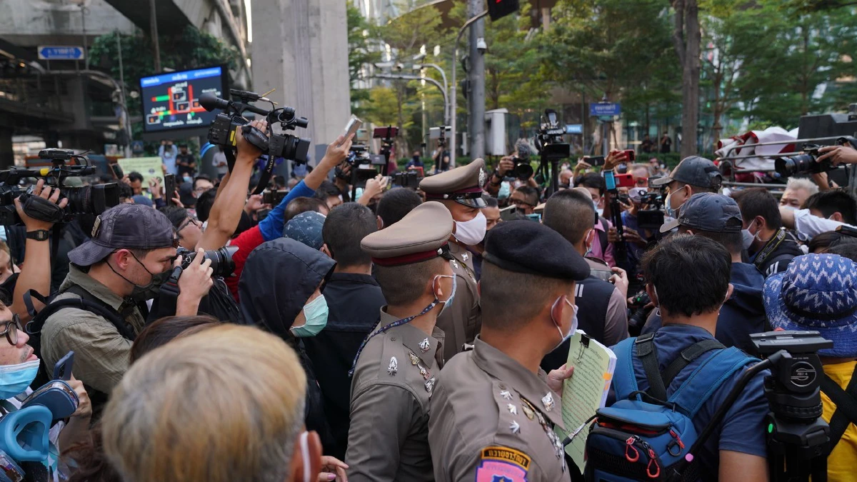 "ม็อบ24มีนา"มาตามนัด ปักหลักราชประสงค์ตั้งเวทีปราศรัย