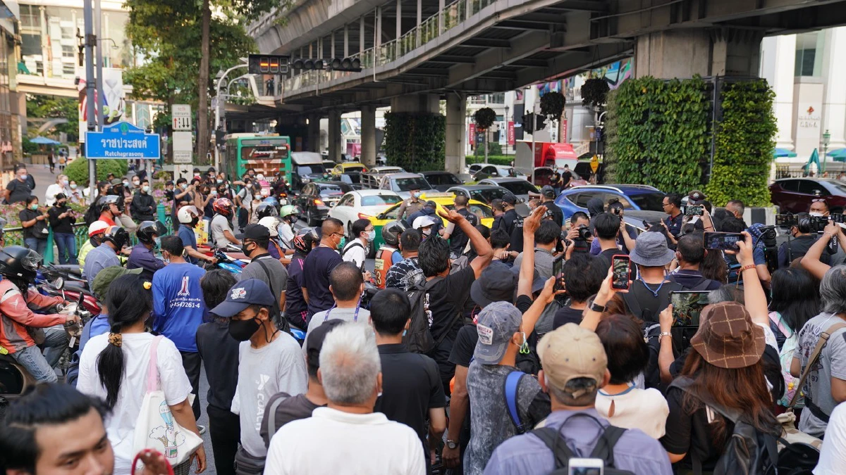 "ม็อบ24มีนา"มาตามนัด ปักหลักราชประสงค์ตั้งเวทีปราศรัย