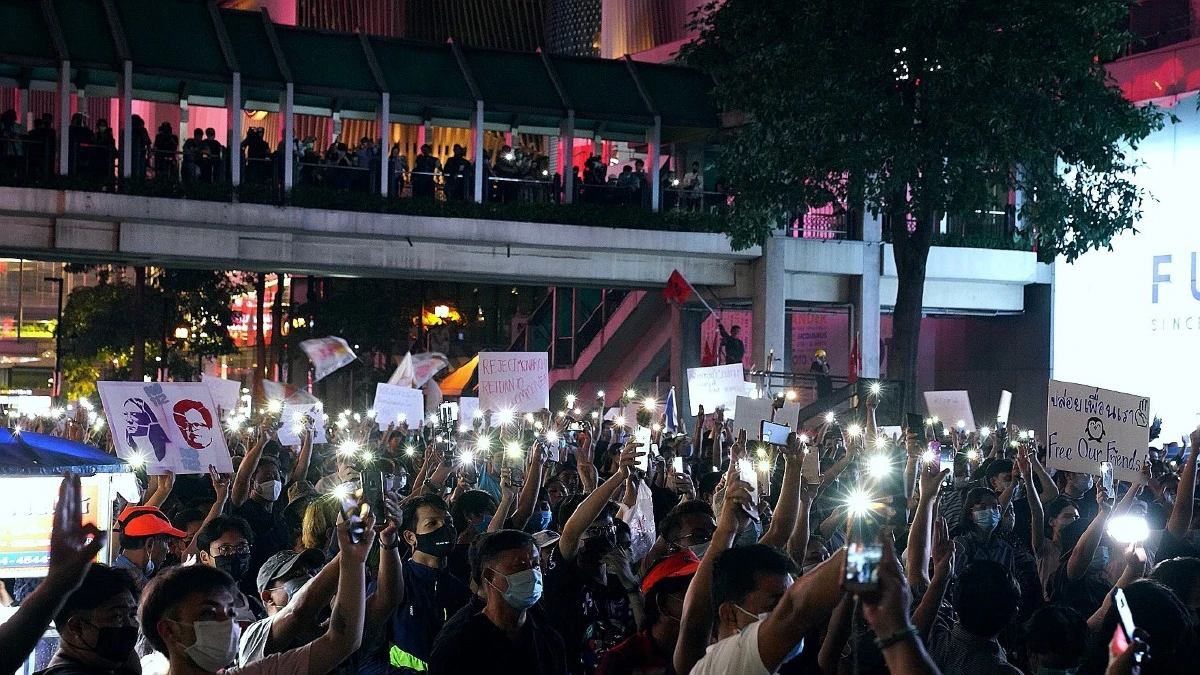 ม็อบราษฎรยุติชุมนุมราชประสงค์แล้ว แกนนำลั่นไม่ยอมแพ้