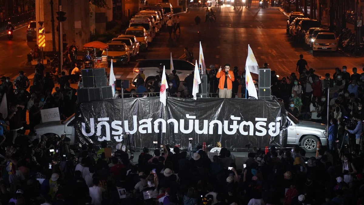 แกนนำสลับปราศรัย "ครูใหญ่"ปลุกมวลชนสู้ต่อแม้แกนนำต้องเข้าคุก