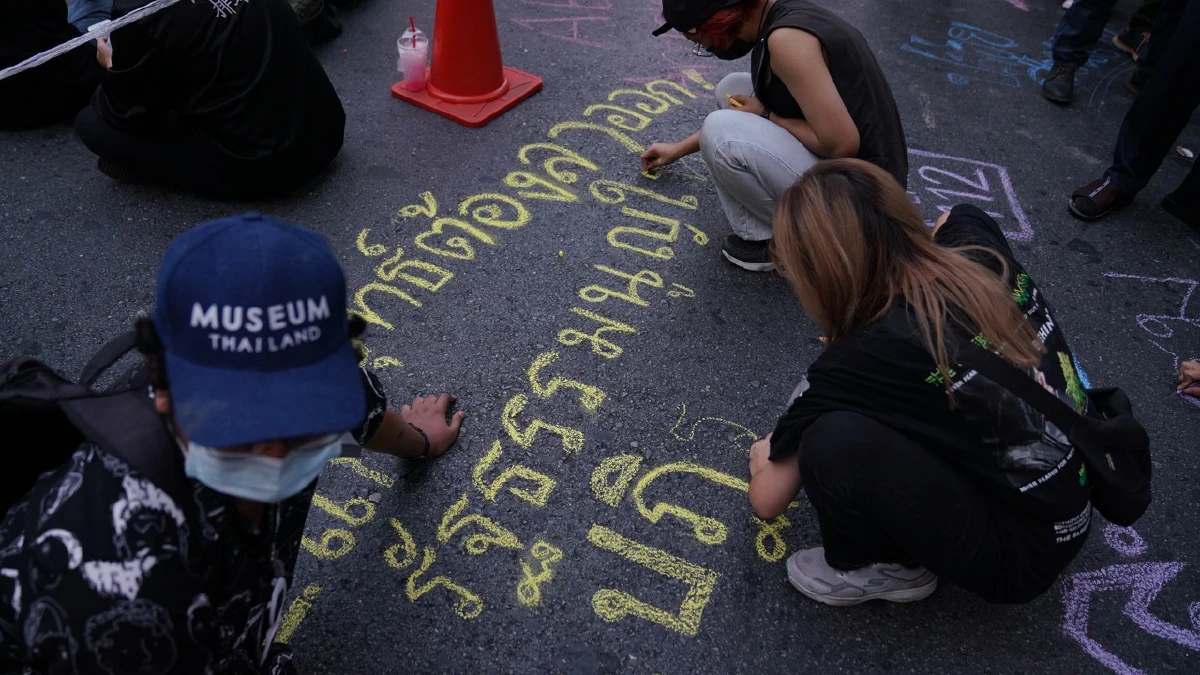 แกนนำสลับปราศรัย "ครูใหญ่"ปลุกมวลชนสู้ต่อแม้แกนนำต้องเข้าคุก