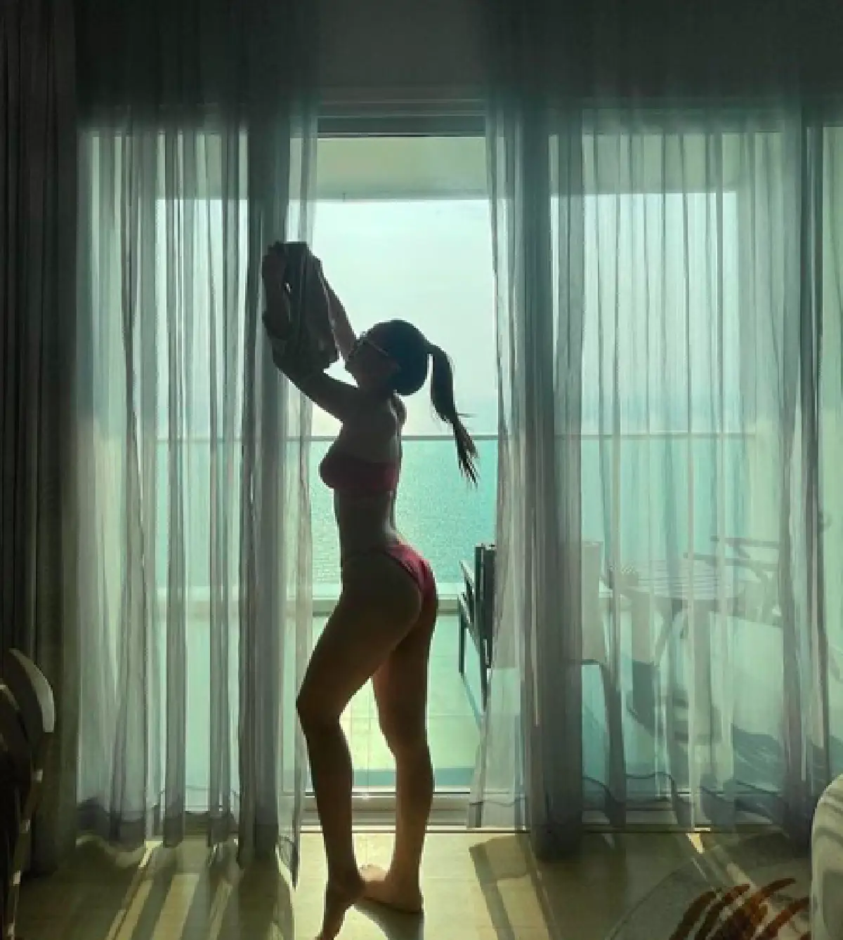 “ฝ้าย เวฬุรีย์” อวดหุ่นปังในชุดบิกินีเว้าสูงสุดแซ่บ จนแฟนหนุ่มต้องบอก ให้เบา!