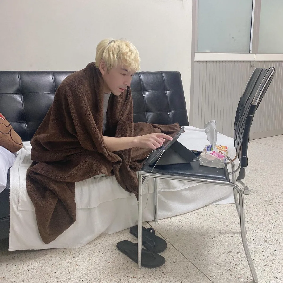 ปู แบล็คเฮด นั่งเฝ้าไม่ห่าง หลัง นุ๊กซี่ เข้าผ่าตัดก้อนเนื้อร้ายที่เต้านม