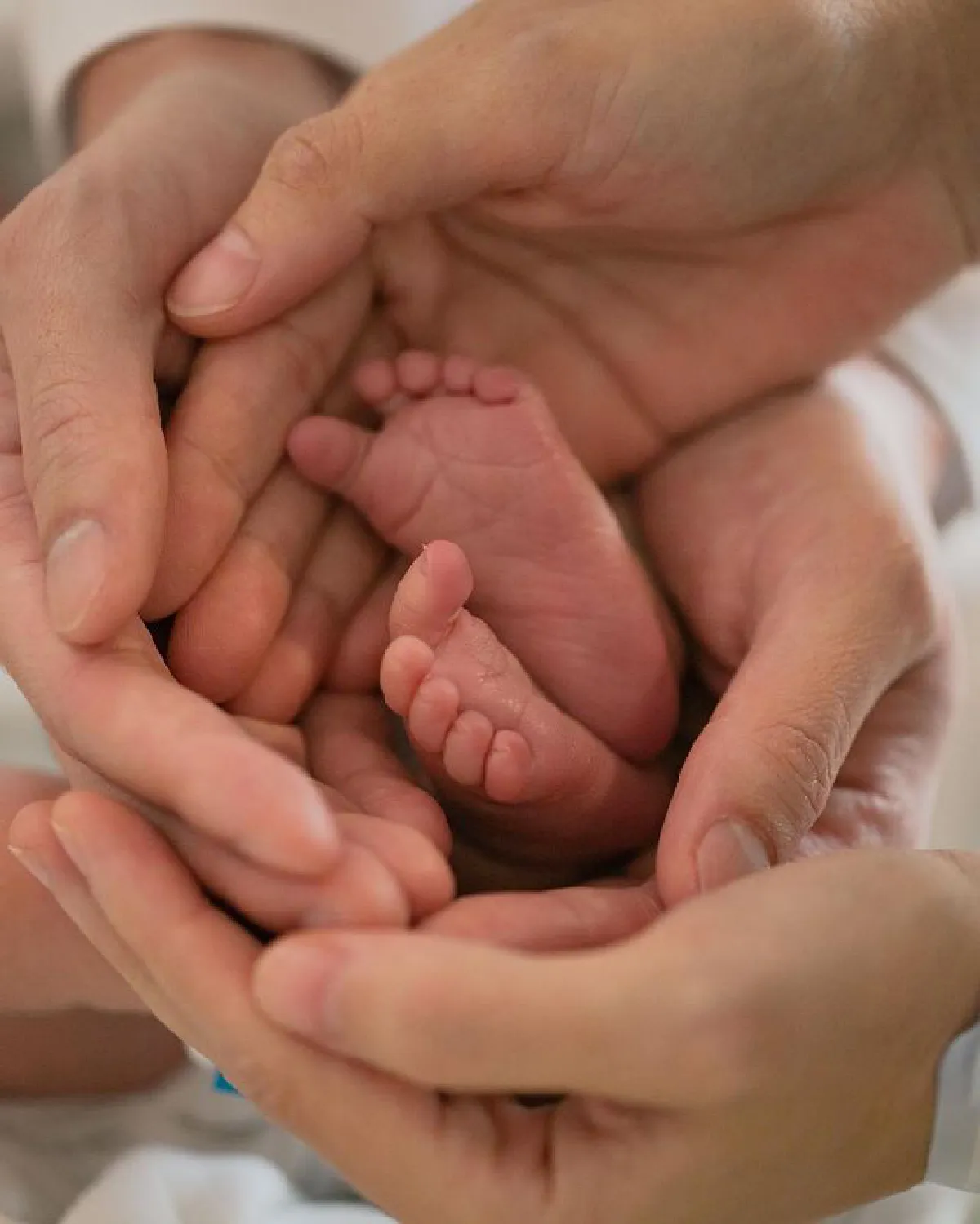 ศรีริต้า เผยภาพสุดซึ้ง กรณ์ ณรงค์เดช หลั่งน้ำตาขณะอุ้มลูกชายในอ้อมกอด