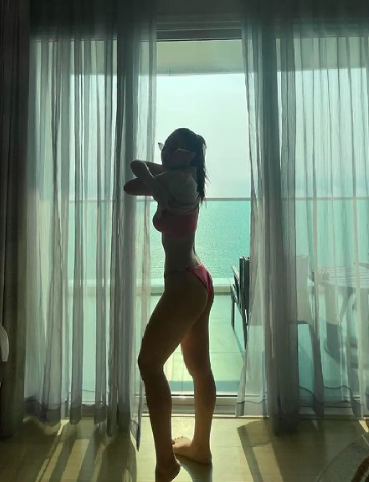 “ฝ้าย เวฬุรีย์” อวดหุ่นปังในชุดบิกินีเว้าสูงสุดแซ่บ จนแฟนหนุ่มต้องบอก ให้เบา!