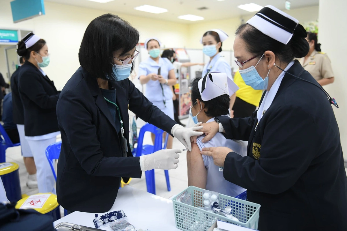 กทม.ฉีดวัคซีนป้องกันโควิด-19ให้คนกรุงแล้วกว่า4หมื่นคน