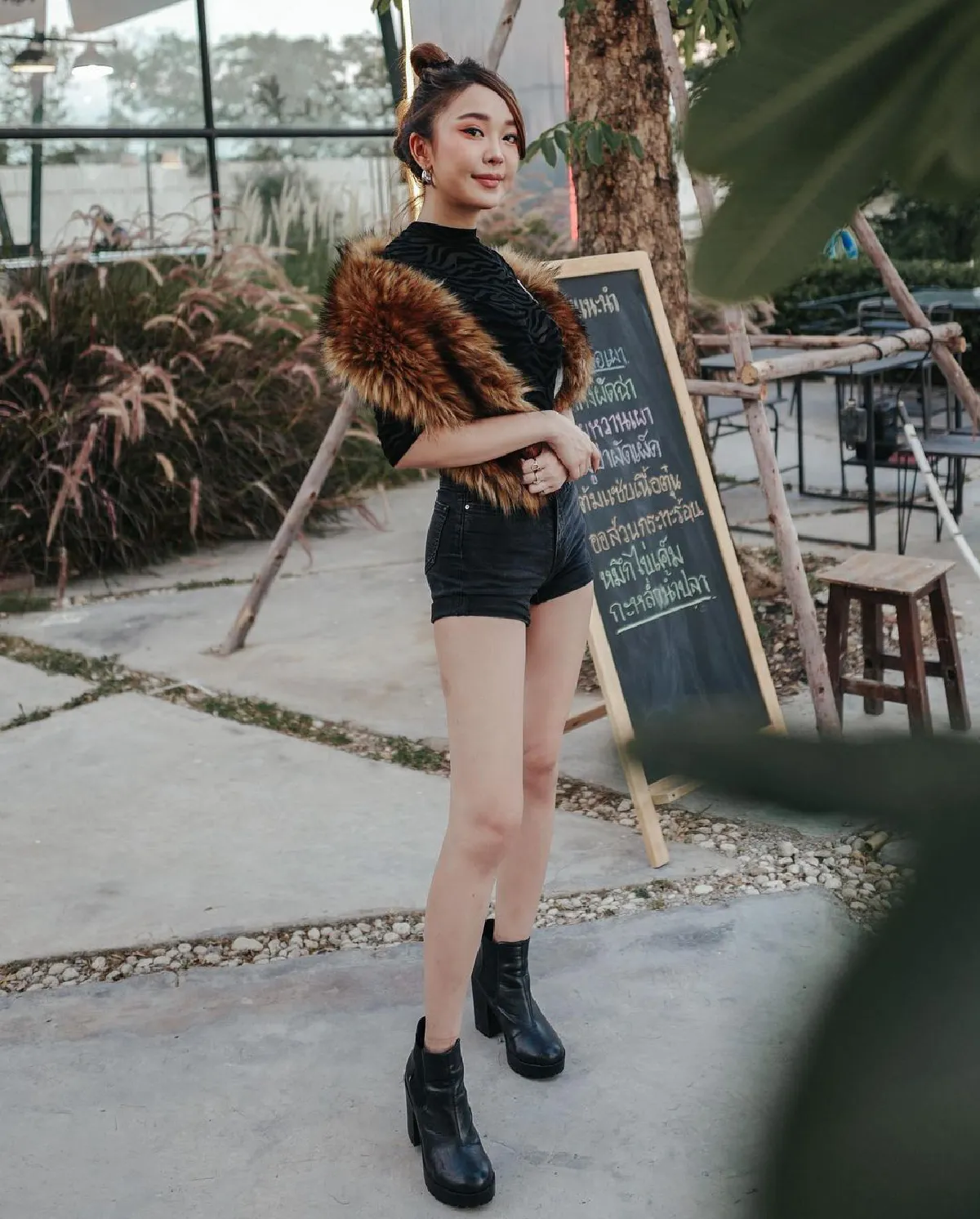 หญิงแย้ นนทพร โพสต์ภาพโชว์ก้นลายขาช้ำ..ภูมิใจกับร่างกายตัวเอง