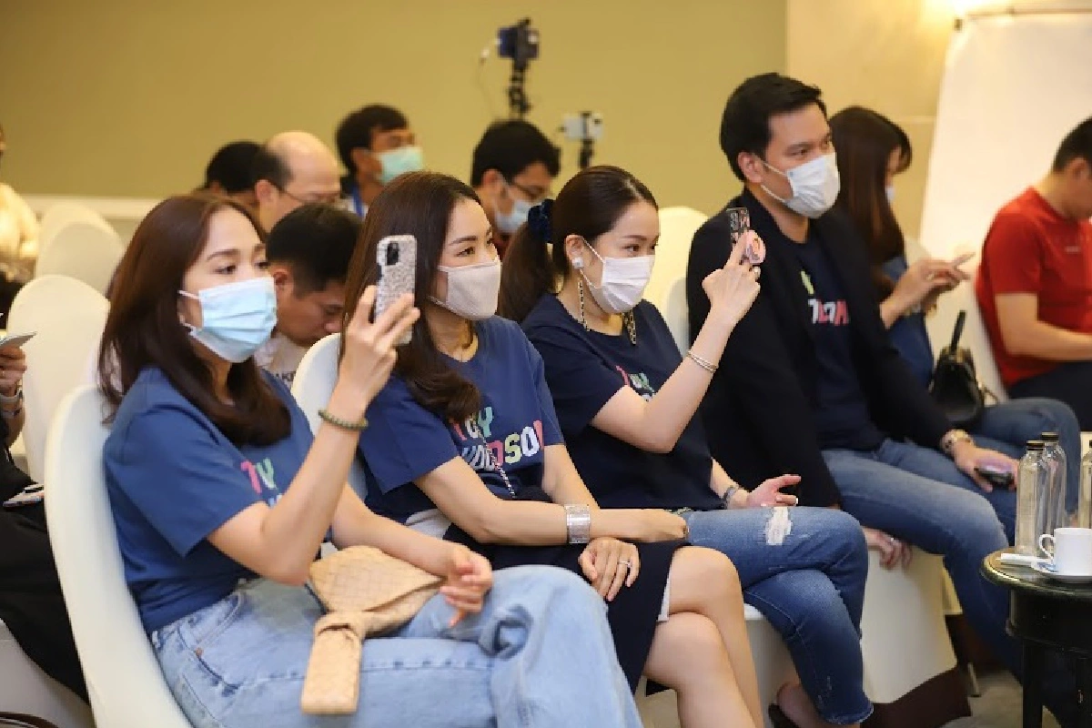 ทักษิณฉะรัฐธรรมนูญสืบทอดอำนาจทำลายประเทศ