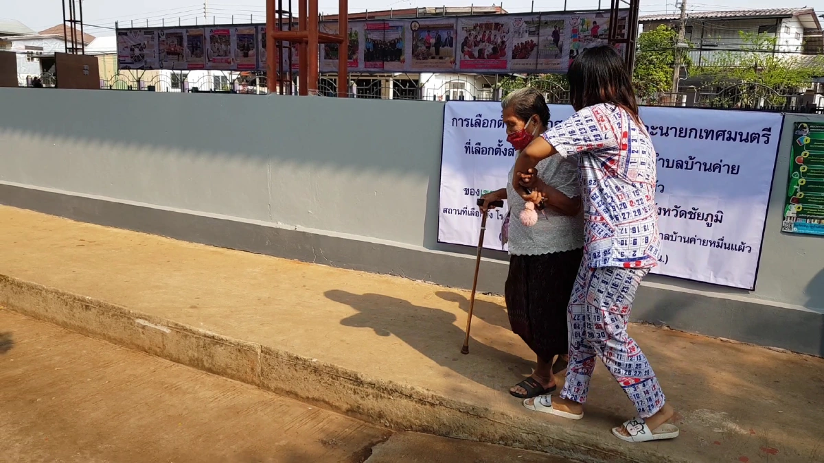 ประชาชนตื่นตัวออกมาใช้สิทธิ์เลือกตั้งท้องถิ่นกันอย่างคึกคัก