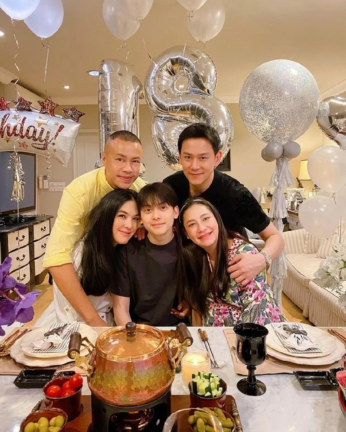 โบ-ฟลุค แท็กทีมจัดปาร์ตี้ฉลองวันเกิด 18 ปี น้องอชิ อบอุ่นพร้อมหน้า