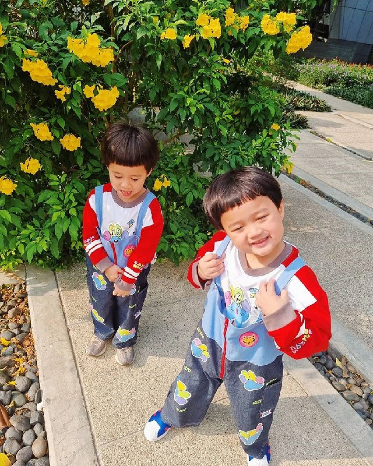 ภาพน่ารัก สายฟ้า-พายุ แจกความสดใสโพสท่าจัดเต็มสู้กล้อง