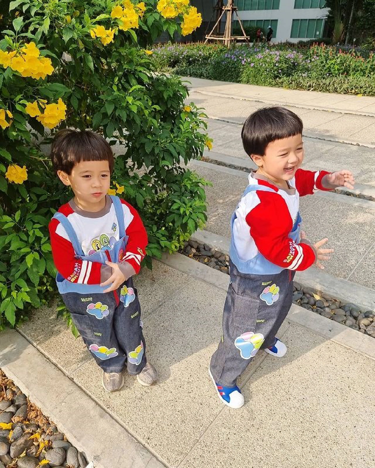 ภาพน่ารัก สายฟ้า-พายุ แจกความสดใสโพสท่าจัดเต็มสู้กล้อง