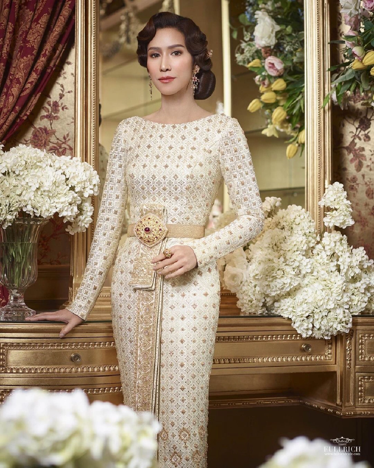 ป๊อก ปิยธิดา สวยสง่าถ่ายแบบชุดไทย จัดเต็มเสื้อผ้าหน้าผมสุดอลัง 