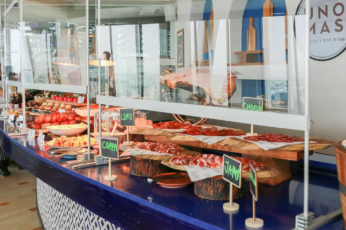 เปรมปรีดิ์กับเมนูพรีเมียมในบุฟเฟ่ต์แชมเปญบรั้นช์ ที่ห้องอาหารอูโนมาส