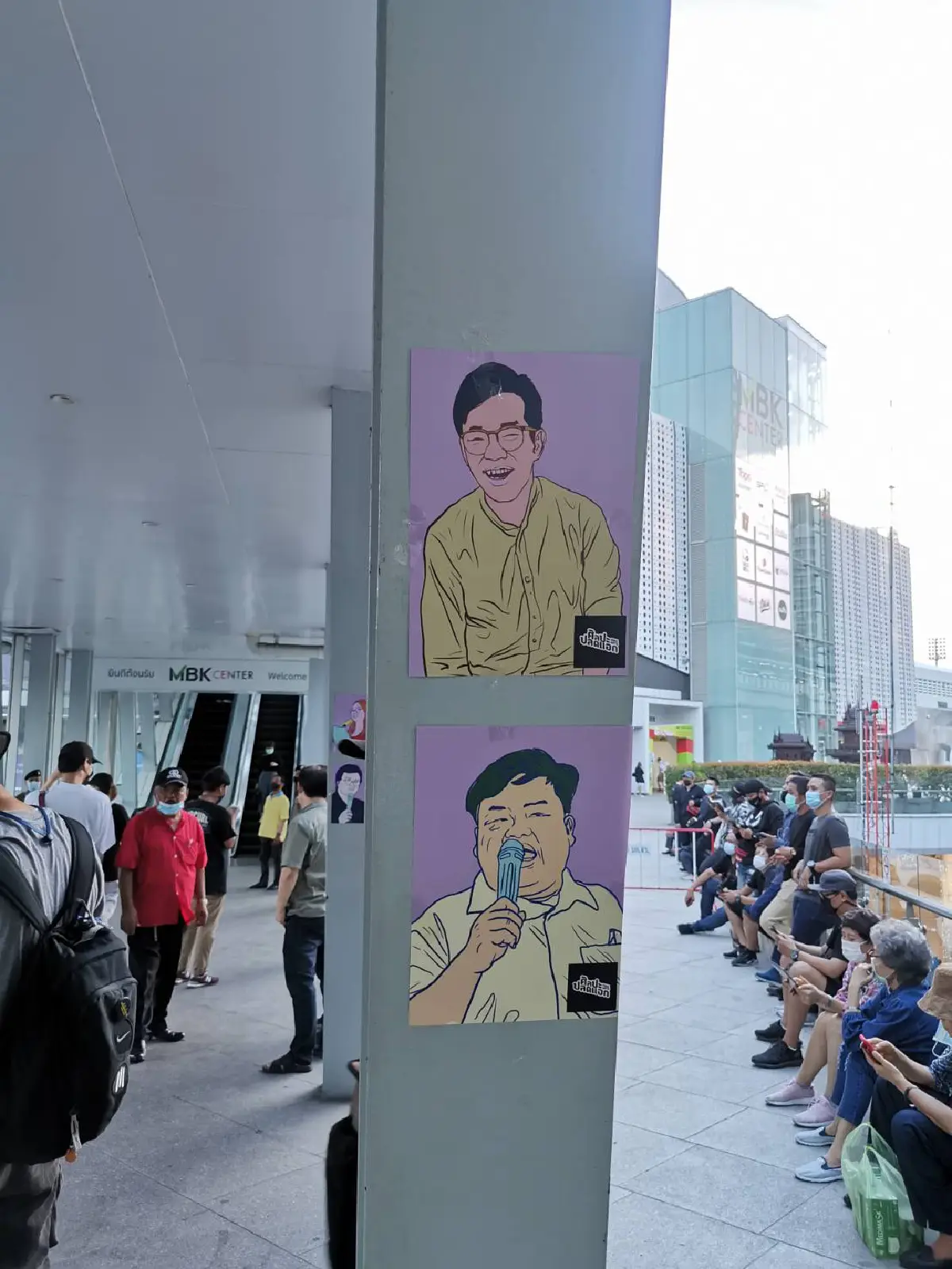 แนวร่วมราษฎรชุมนุมแยกปทุมวันจี้ปล่อยม็อบหมู่บ้านทะลุฟ้า