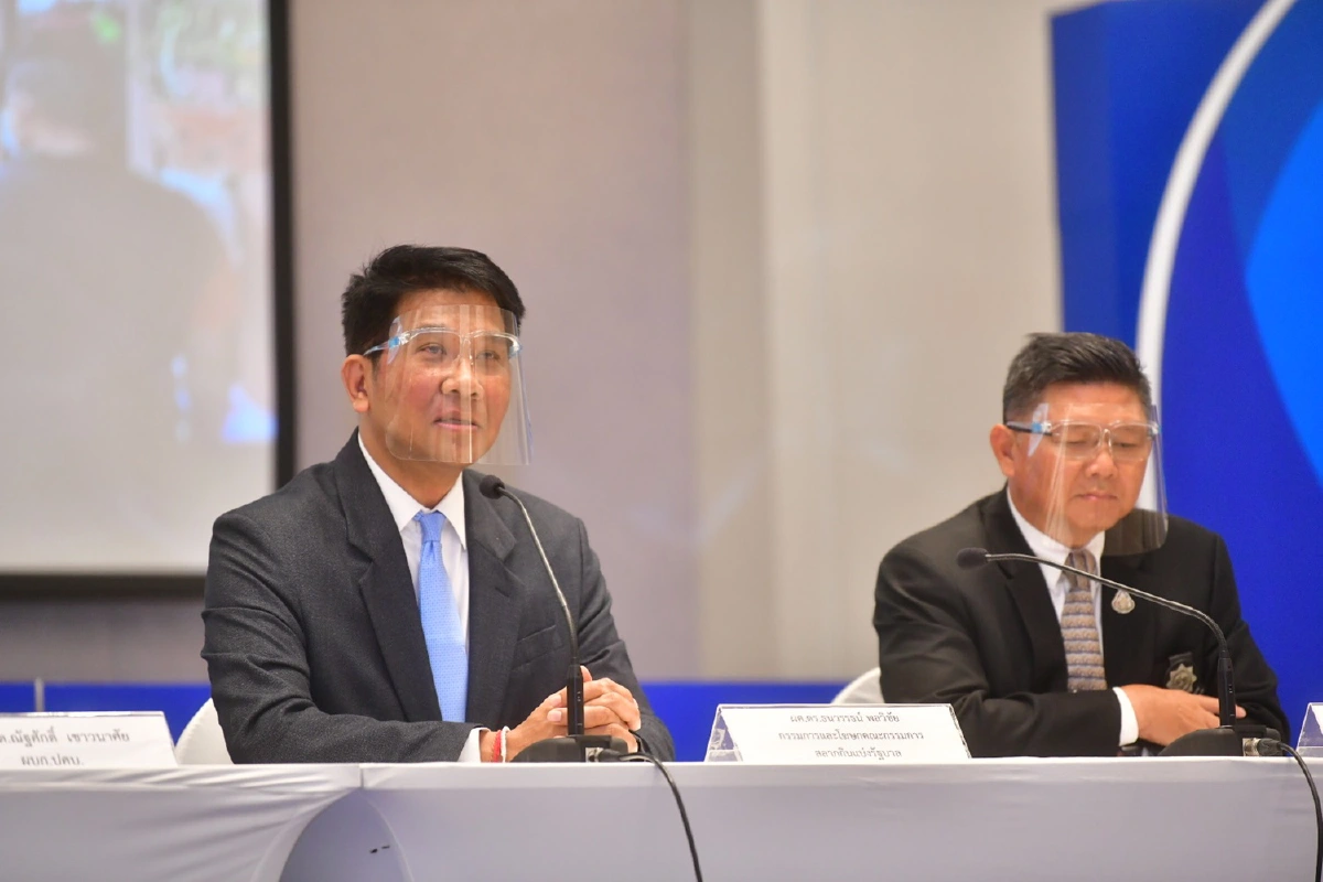 บุกรวบเครือข่ายขายสลากปลอม9คน หลอกลวงผู้บริโภค