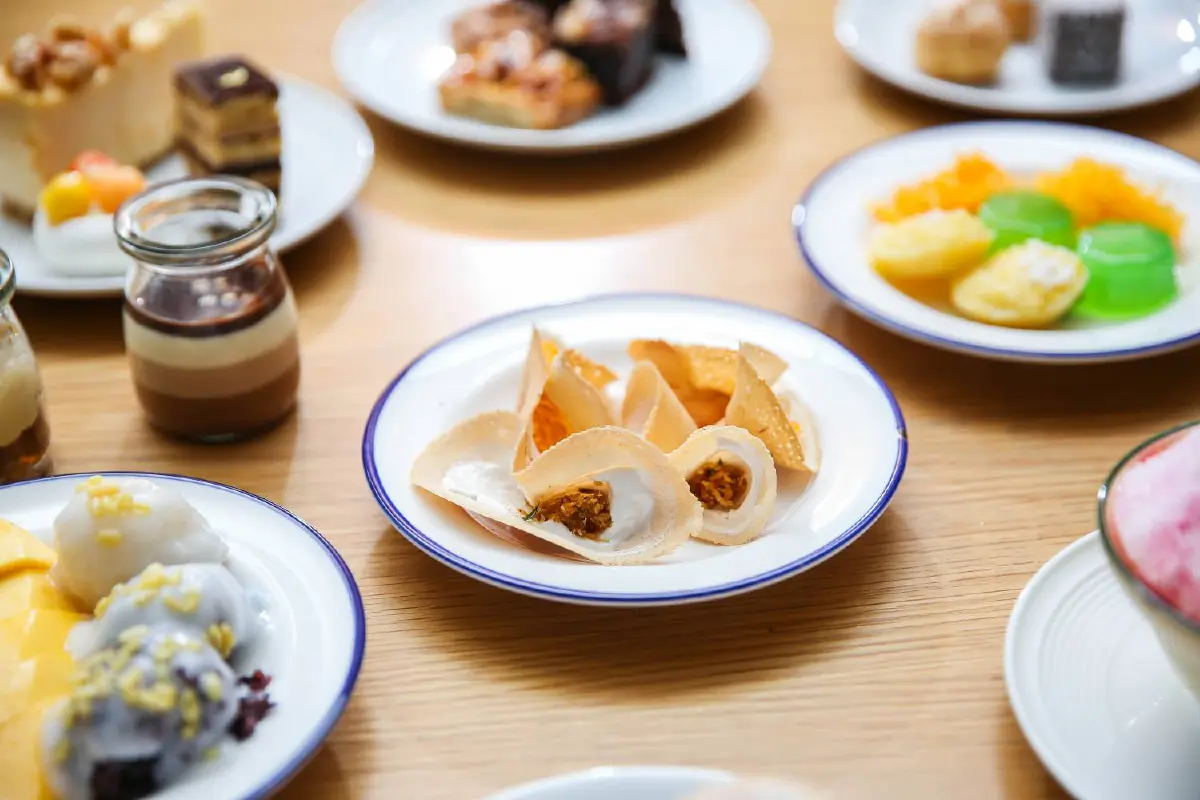 เต็มอิ่มกับบุฟเฟ่ต์นานาชาติมื้อกลางวัน ณ ห้องอาหาร โกจิ คิทเช่น + บาร์