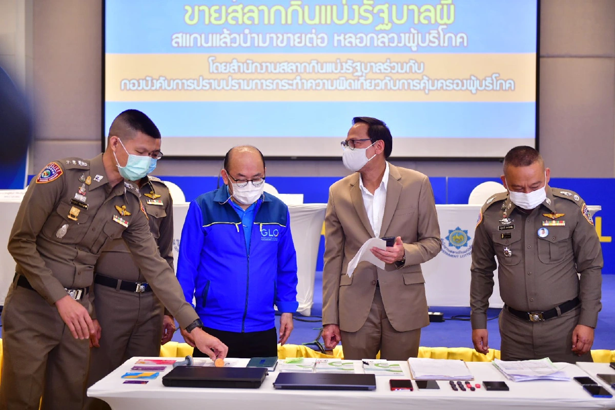 บุกรวบเครือข่ายขายสลากปลอม9คน หลอกลวงผู้บริโภค