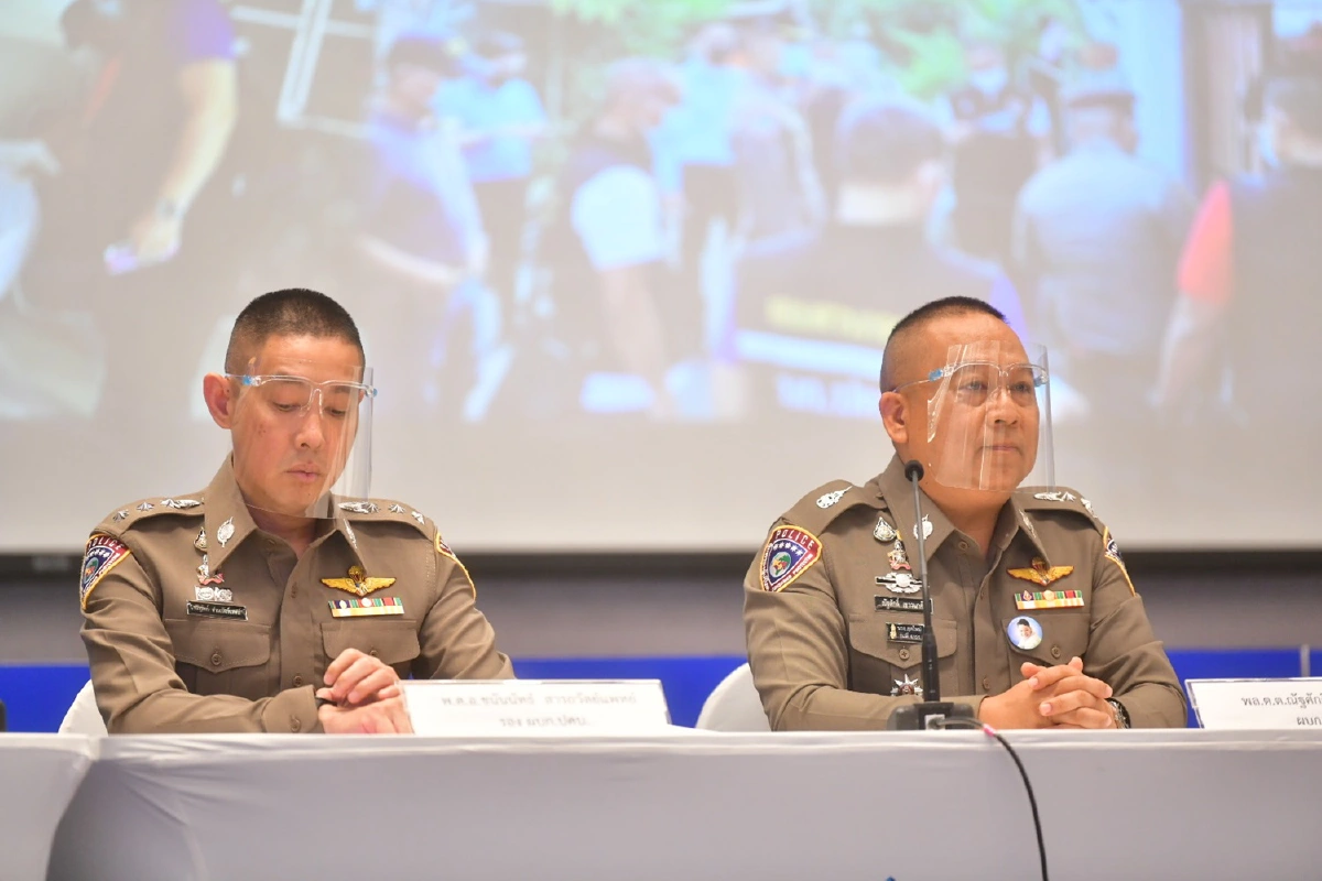 บุกรวบเครือข่ายขายสลากปลอม9คน หลอกลวงผู้บริโภค