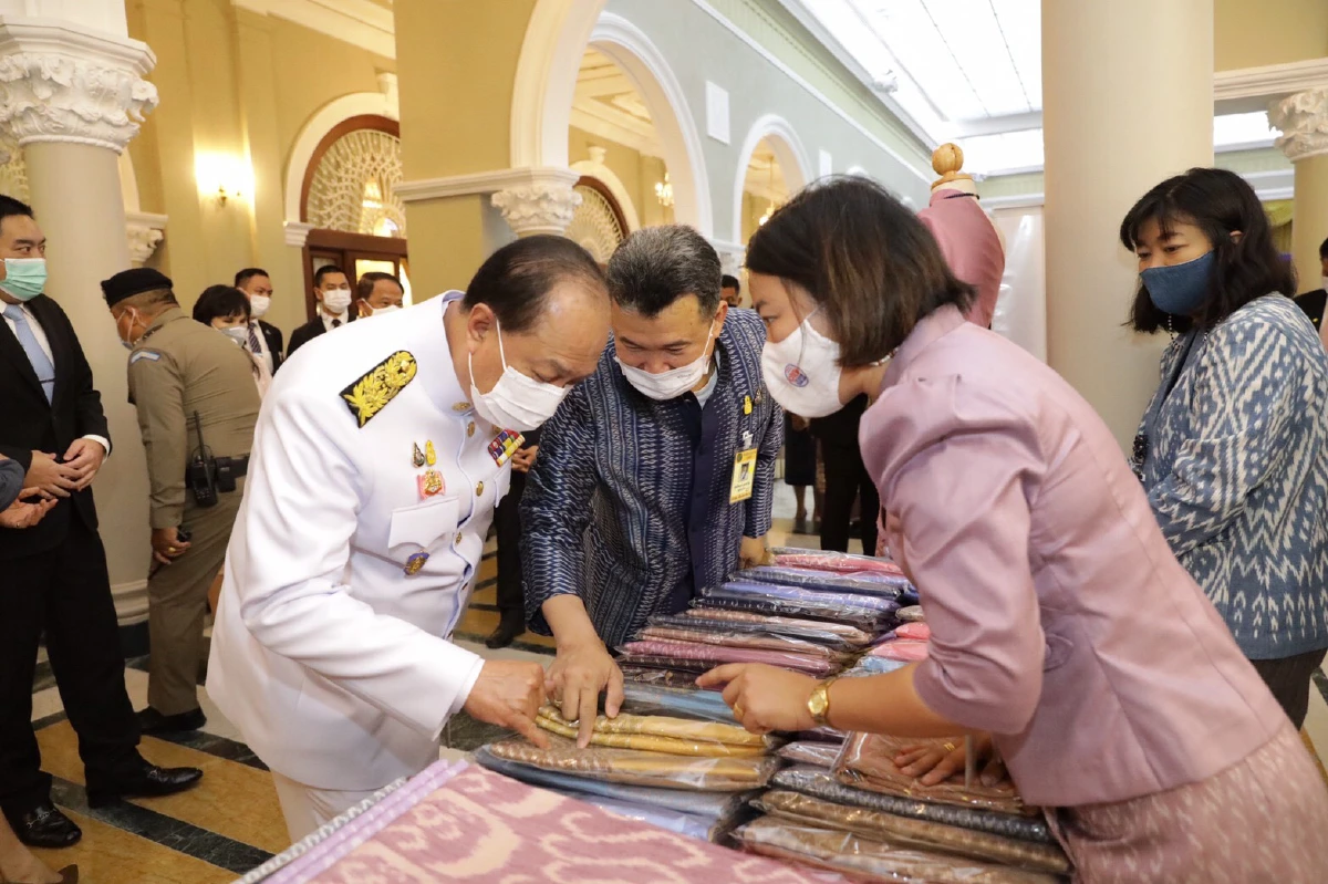 "บิ๊กตู่"สนใจผ้าไทยให้พช.นำมาขายให้ครม.ในทำเนียบ