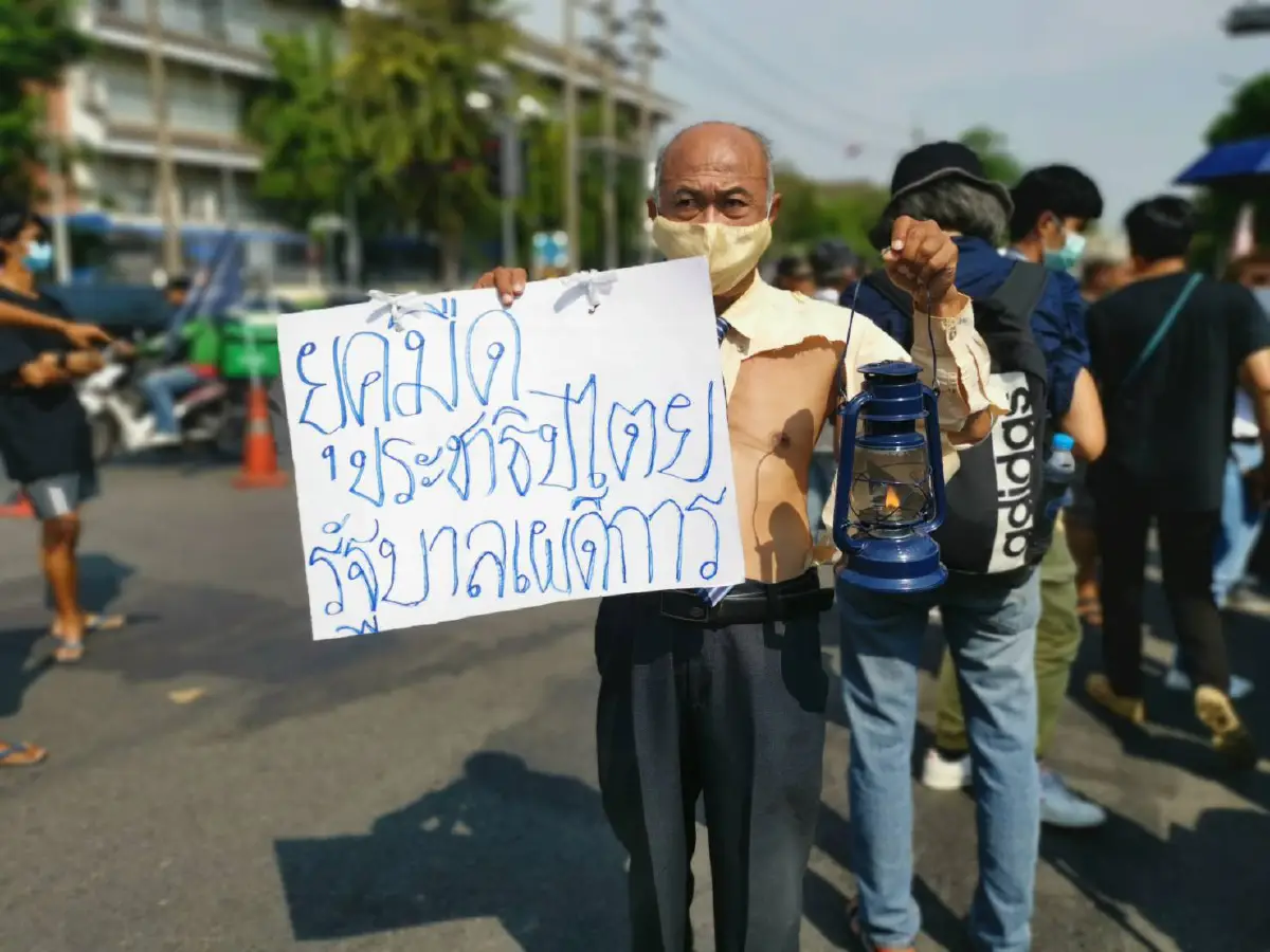 "ขบวนการเดินทะลุฟ้า"มาตามนัด! ปักหลักชุมนุมข้างทำเนียบฯ