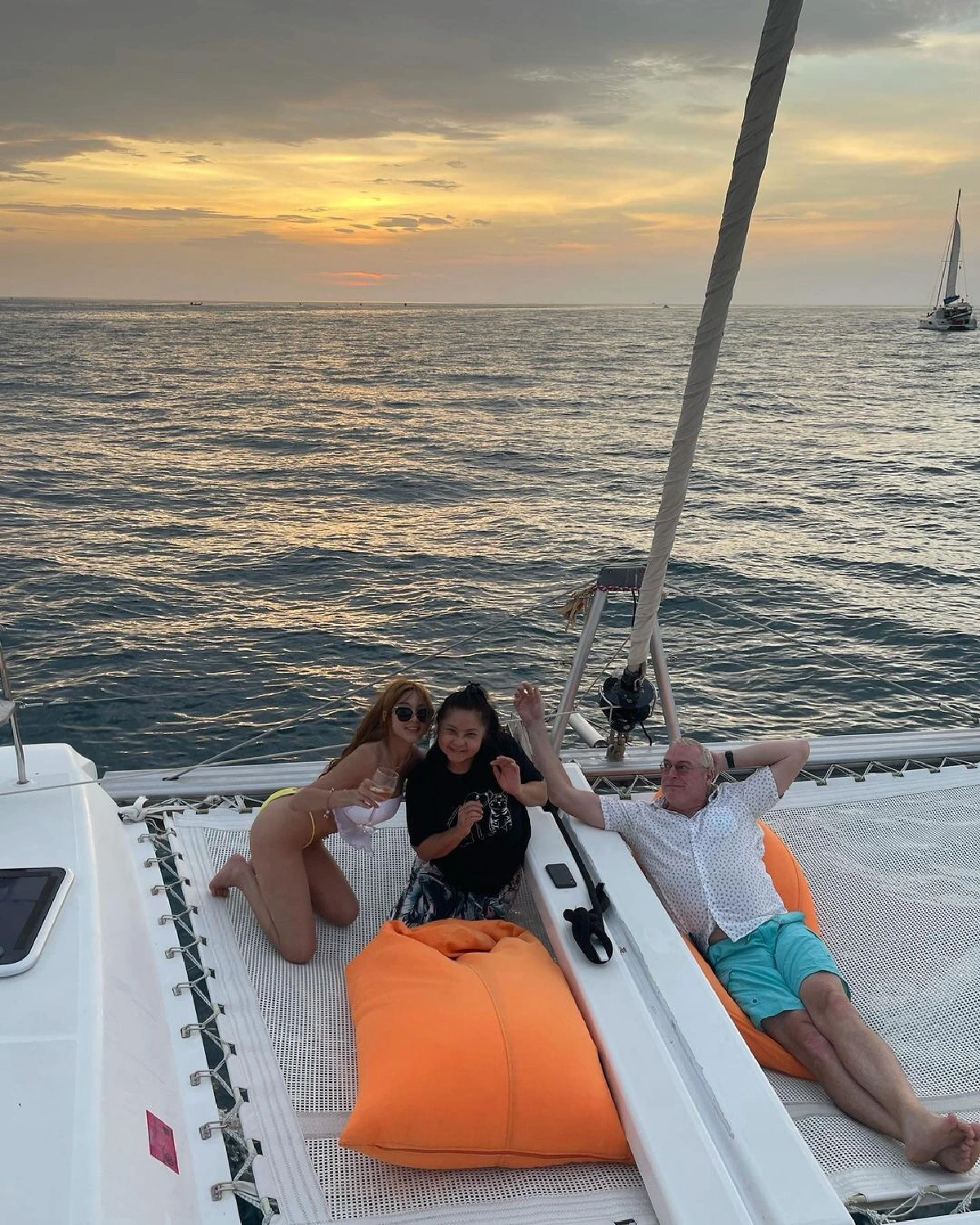 หวาย ปัญญริสา สวีทจูบแฟนหนุ่มกลางทะเล ฉลองวันเกิดดื่มด่ำที่ภูเก็ต