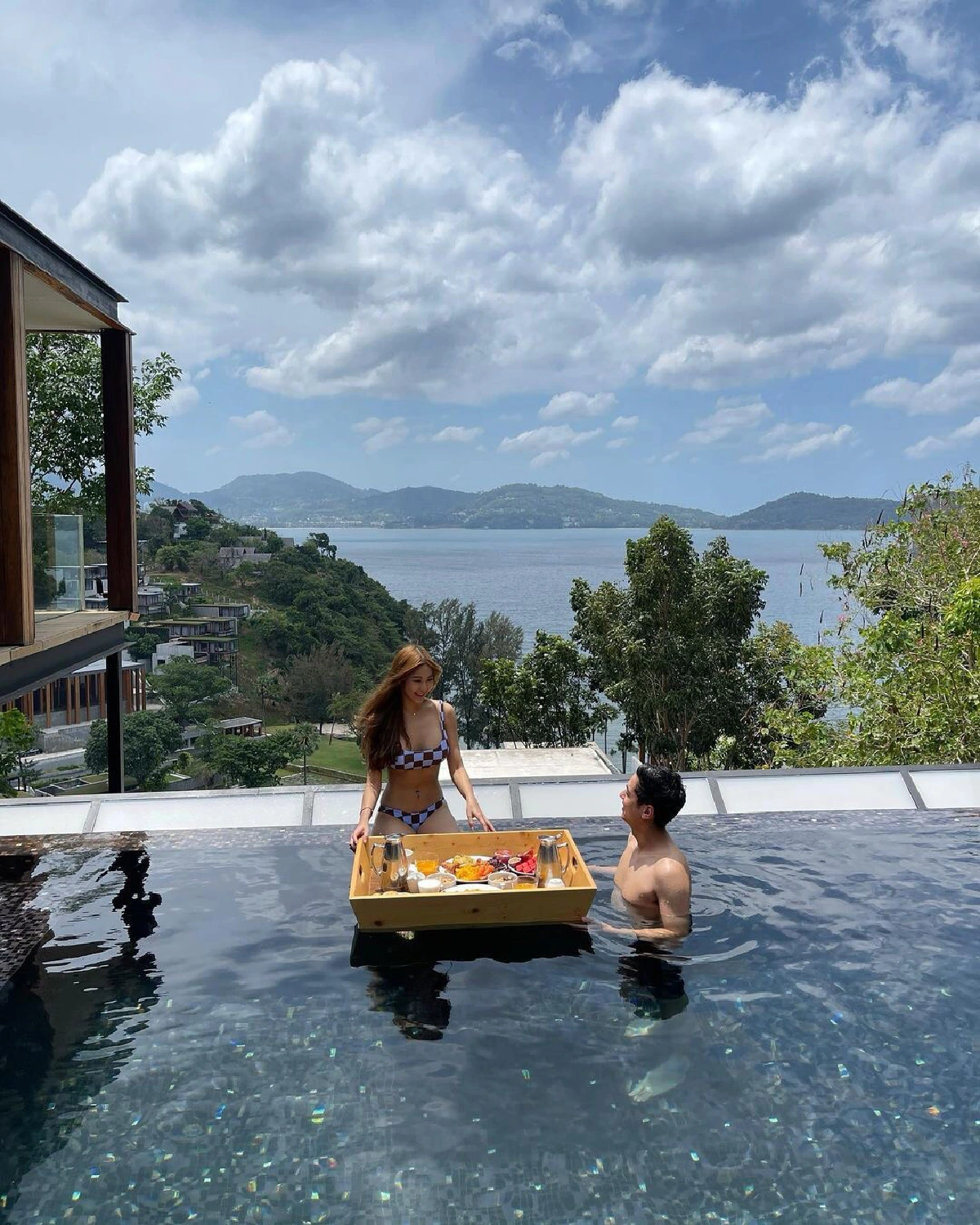 หวาย ปัญญริสา สวีทจูบแฟนหนุ่มกลางทะเล ฉลองวันเกิดดื่มด่ำที่ภูเก็ต