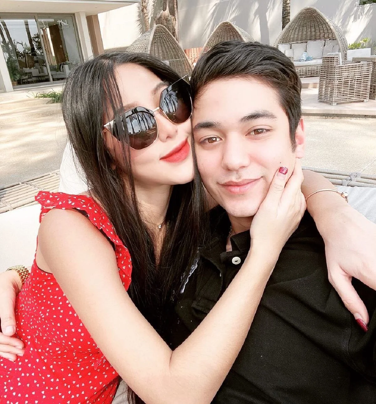 หวาย ปัญญริสา สวีทจูบแฟนหนุ่มกลางทะเล ฉลองวันเกิดดื่มด่ำที่ภูเก็ต