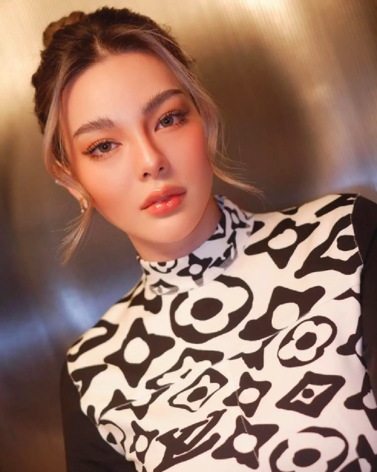 สวยและรวยมาก “ดิว อริสรา” ช้อปเบาๆ แค่วันเดียวเสียหายหลักล้าน