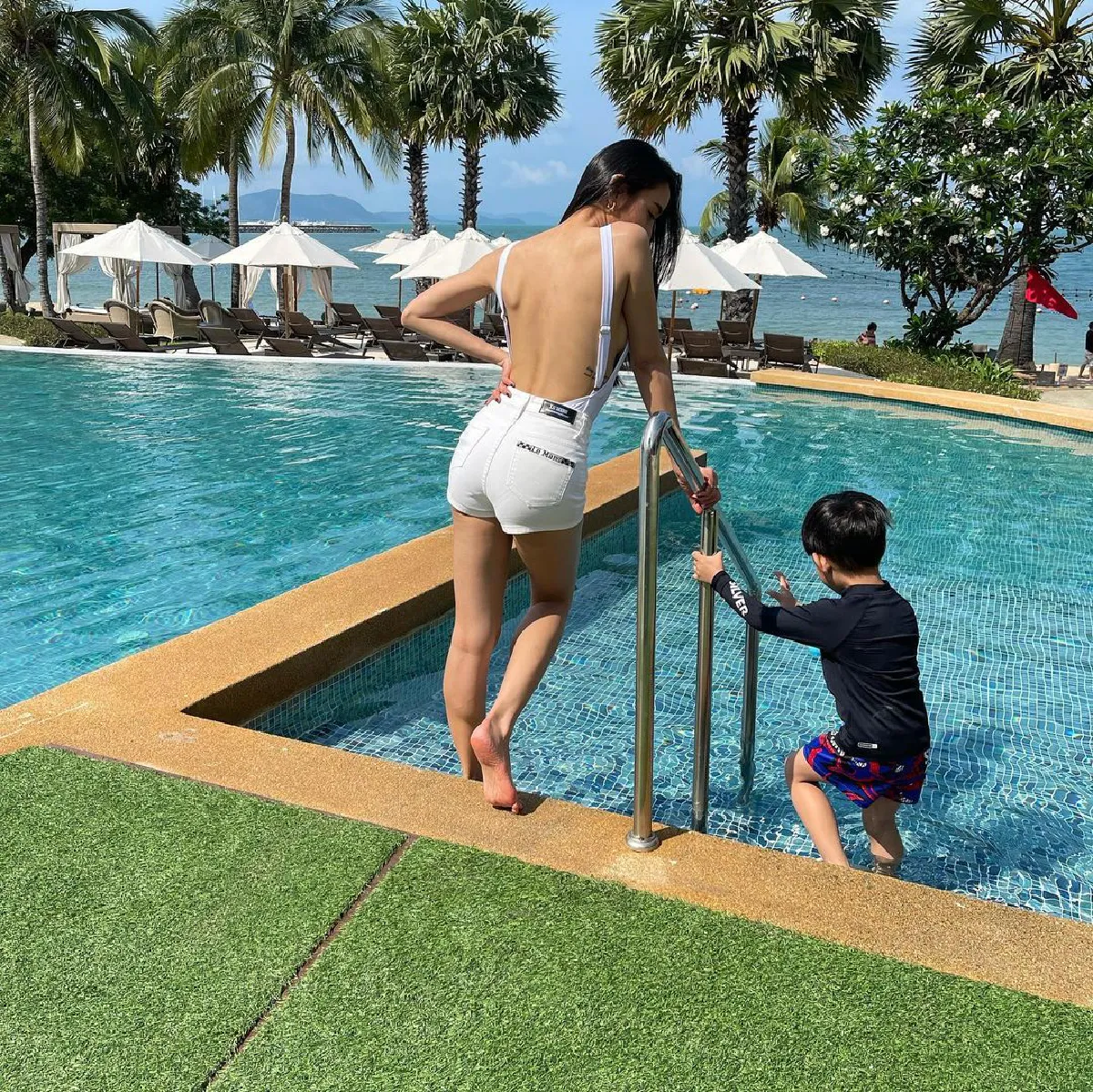 ทีเด็ดคุณแม่! แพท ณปภา นุ่งบิกินี่เซลฟี่อวดหุ่นสวยหน้ากระจก