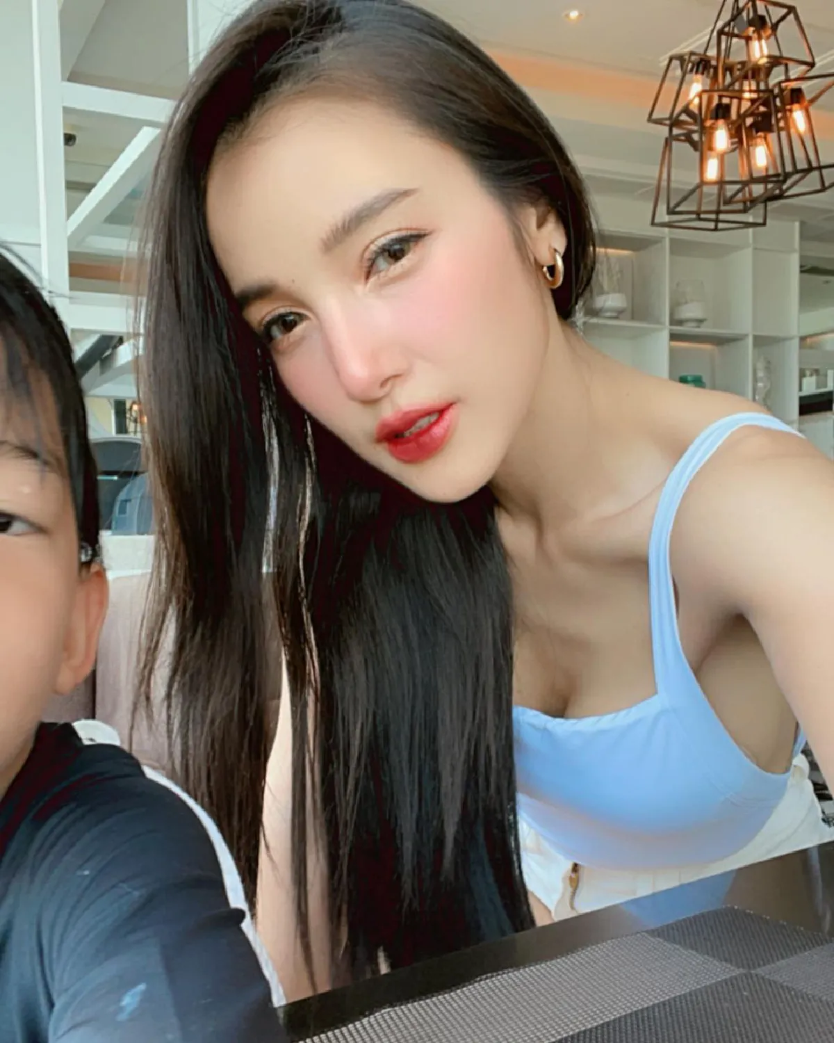 ทีเด็ดคุณแม่! แพท ณปภา นุ่งบิกินี่เซลฟี่อวดหุ่นสวยหน้ากระจก