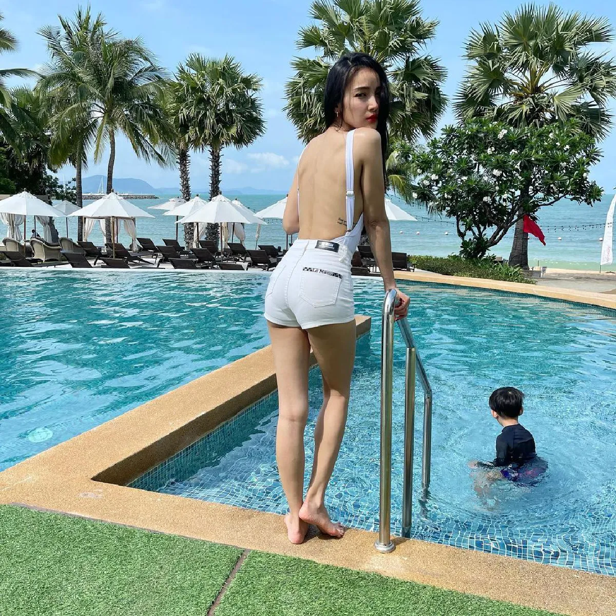 ทีเด็ดคุณแม่! แพท ณปภา นุ่งบิกินี่เซลฟี่อวดหุ่นสวยหน้ากระจก