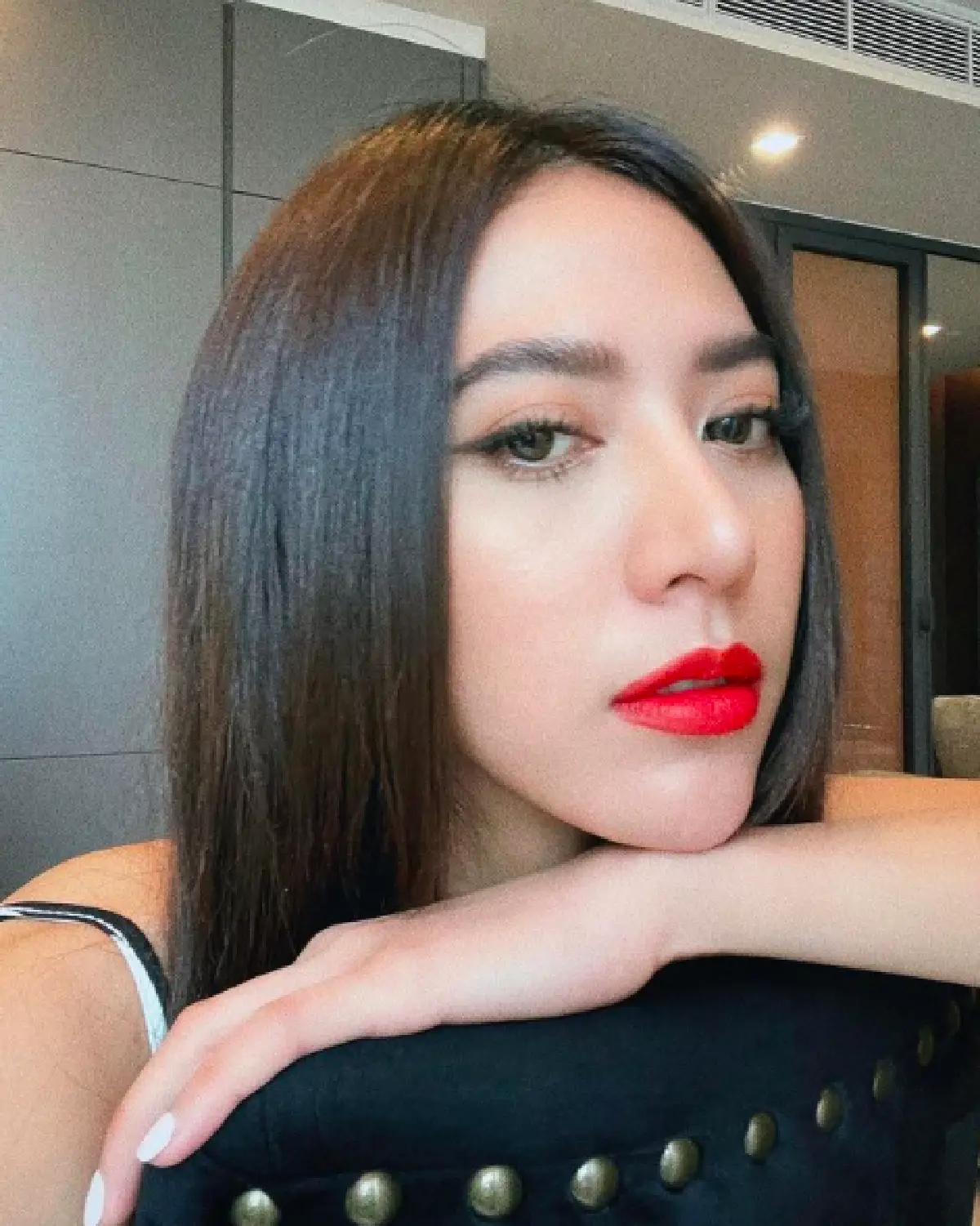 “น้ำหวาน The Face” โพสต์ภาพหวานสยบข่าวรักร้าว บอกรัก “ไฮโซแชมป์” 