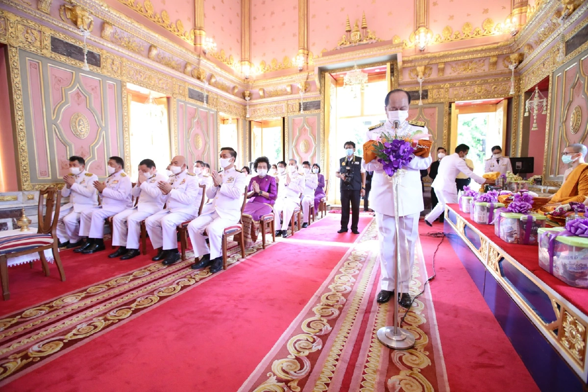 สมเด็จพระสังฆราชเป็นองค์ประธานทอดผ้าป่าเพื่อเด็กยากจนในชนบท