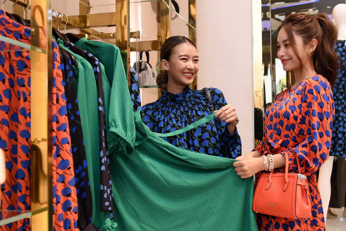 Kate Spade New York เปิดตัวคอลเลกชั่น สปริง 2021 เผยกลิ่นอายมนต์เสน่ห์แห่งท้องทะเล Kate Spade New York เปิดตัวคอลเลกชั่น สปริง 2021 เผยกลิ่นอายมนต์เสน่ห์แห่งท้องทะเล