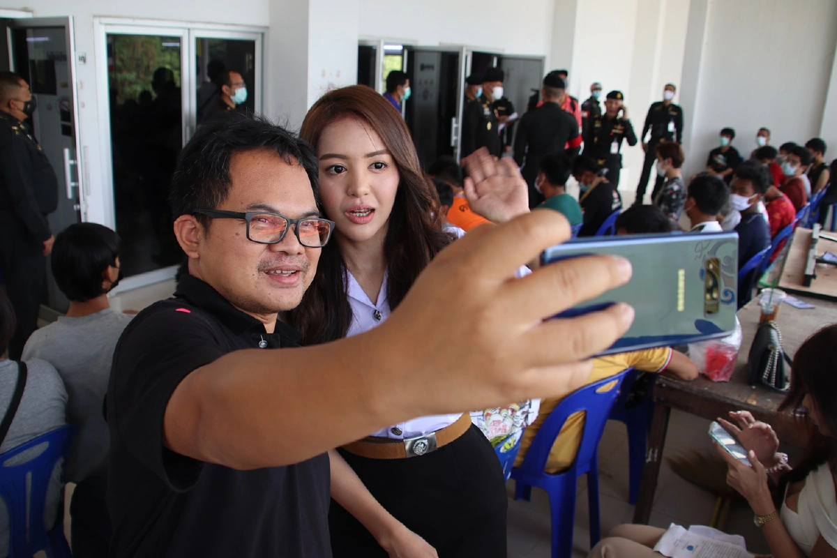 เกณฑ์ทหาร64คึก!สาวประเภท2ขอโอกาสกองทัพเข้ารับราชการ