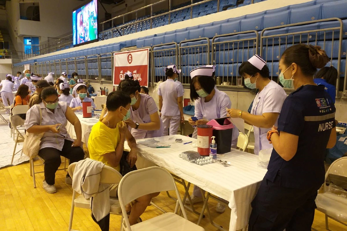 คนภูเก็ตแห่ฉีดวัคซีนป้องกันโควิด-19ก่อนรับนักท่องเที่ยวต่างชาติ1ก.ค.64