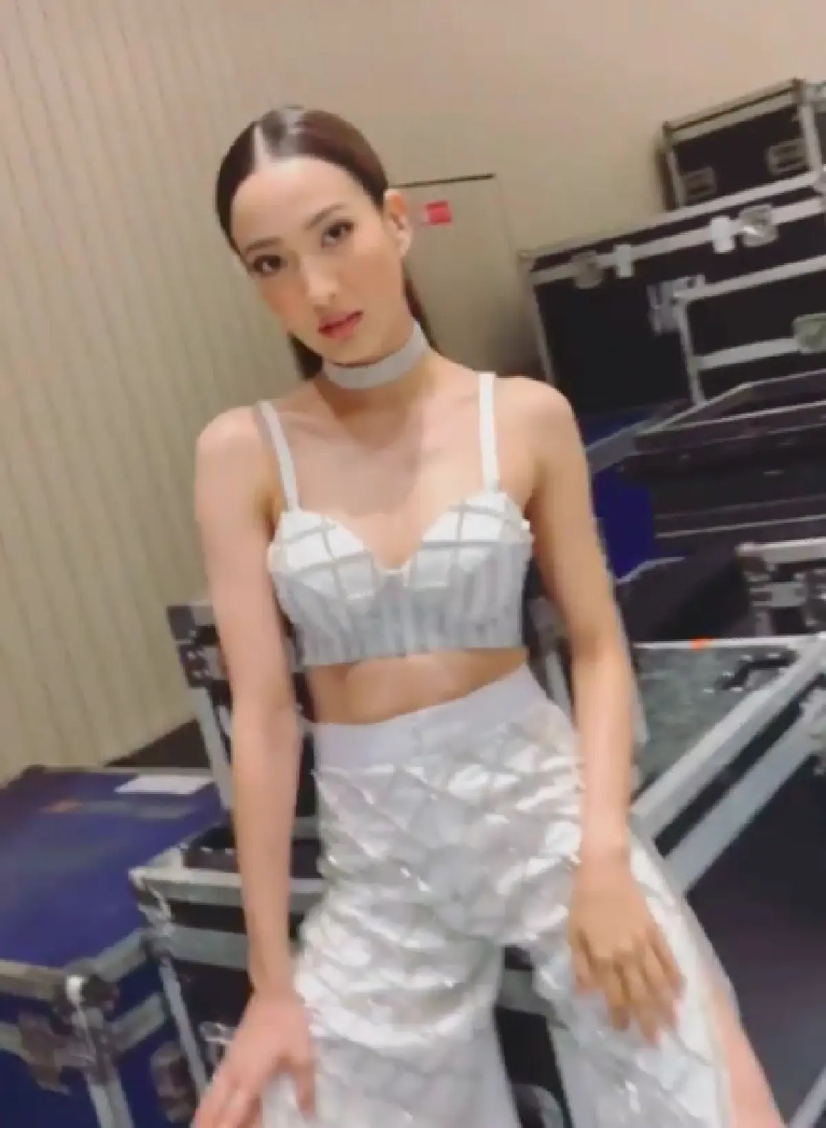 “แต้ว ณฐพร” สกิลไปไกลมาก! โชว์ลีลาเต้นสุดเซ็กซี่ แถมชุดก็แหวกแซ่บมาก