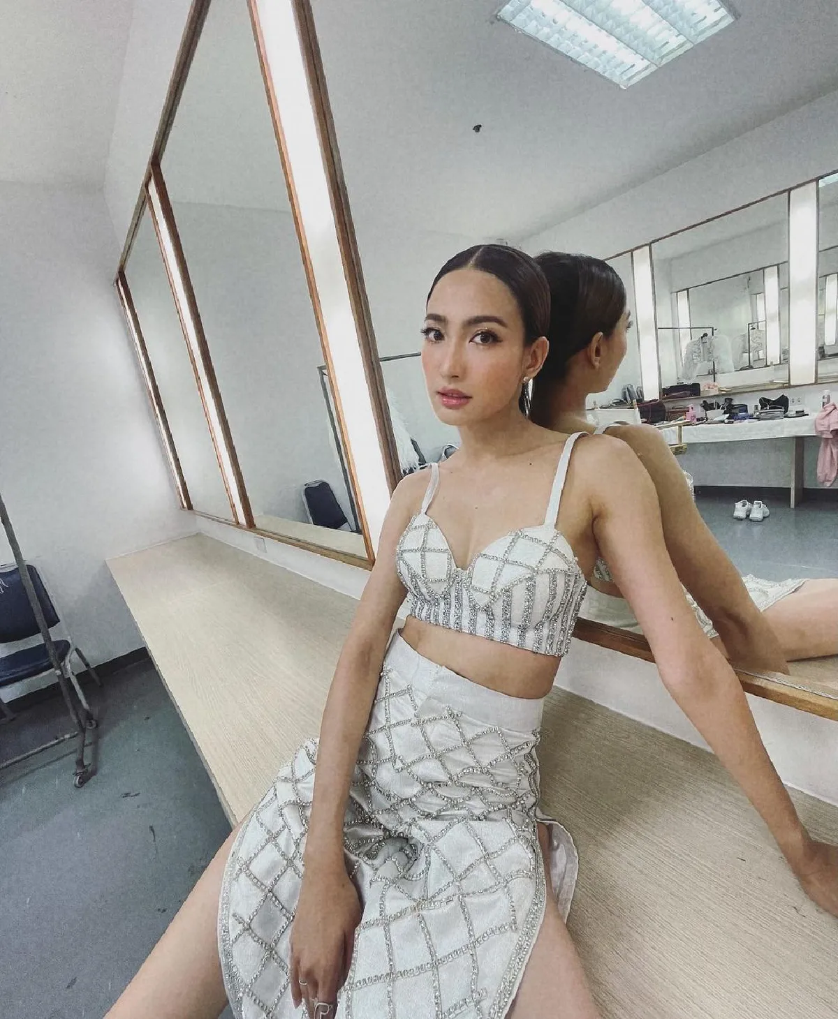 “แต้ว ณฐพร” สกิลไปไกลมาก! โชว์ลีลาเต้นสุดเซ็กซี่ แถมชุดก็แหวกแซ่บมาก