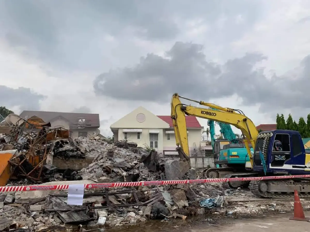 เขตทวีวัฒนาเร่งตรวจสอบส่วนต่อเติมบ้านถล่มผิดจากแบบหรือไม่