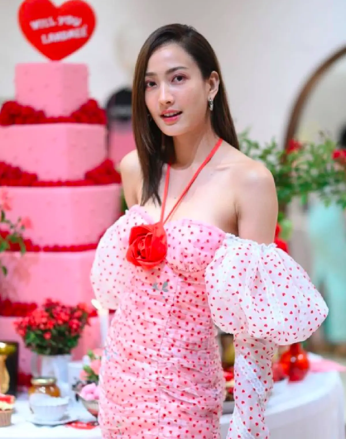 “แต้ว ณฐพร” สกิลไปไกลมาก! โชว์ลีลาเต้นสุดเซ็กซี่ แถมชุดก็แหวกแซ่บมาก