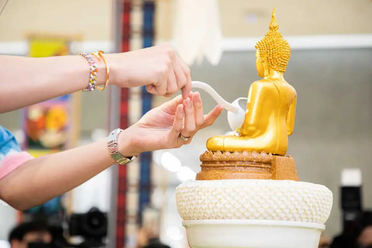 ฉลองมหาสงกรานต์ ณ ใจกลางกรุง @เซ็นทรัล เอ็มบาสซี